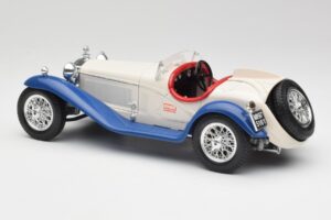Alfa Romeo 2300 Spider ホワイト & ブルー Bburago 1:18 3008-M1 メタル - 画像 5/6