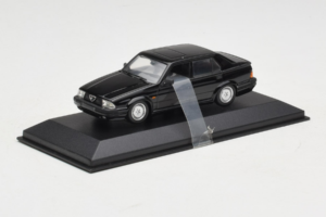 Alfa Romeo 75 3.0 V6 ブラック Minichamps 1:43 403120463 メタル - 画像 2/4