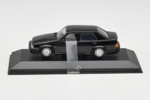 Alfa Romeo 75 3.0 V6 ブラック Minichamps 1:43 403120463 メタル