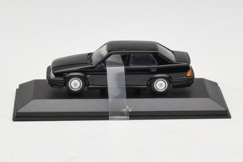 Alfa Romeo 75 3.0 V6 ブラック Minichamps 1:43 403120463 メタル