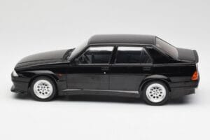 Alfa Romeo 75 Turbo Evoluzione ブラック MCG 1:18 MCG18429 メタル - 画像 3/6