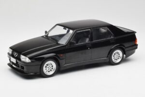 Alfa Romeo 75 Turbo Evoluzione ブラック MCG 1:18 MCG18429 メタル