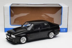 Alfa Romeo 75 Turbo Evoluzione ブラック MCG 1:18 MCG18429 メタル - 画像 6/6
