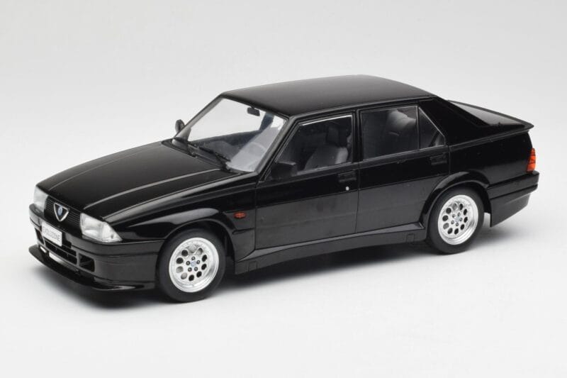 Alfa Romeo 75 Turbo Evoluzione ブラック MCG 1:18 MCG18429 メタル