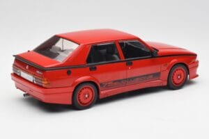 Alfa Romeo 75 Turbo Evoluzione レッド MCG 1:18 MCG18428 メタル - 画像 2/6