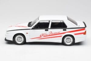 Alfa Romeo 75 Turbo Evoluzione ホワイト MCG 1:18 MCG18430 メタル - 画像 3/6