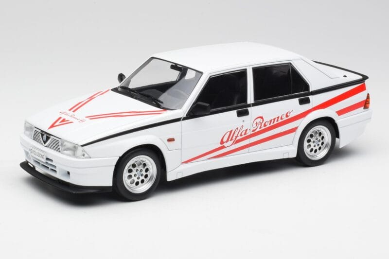 Alfa Romeo 75 Turbo Evoluzione ホワイト MCG 1:18 MCG18430 メタル