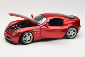 Alfa Romeo 8C Competizione レッド Bburago 1:18 18-11021 メタル - 画像 2/8