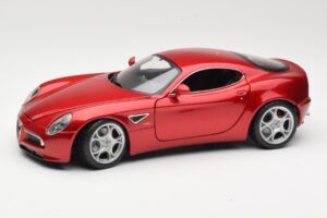 Alfa Romeo 8C Competizione レッド Bburago 1:18 18-11021 メタル