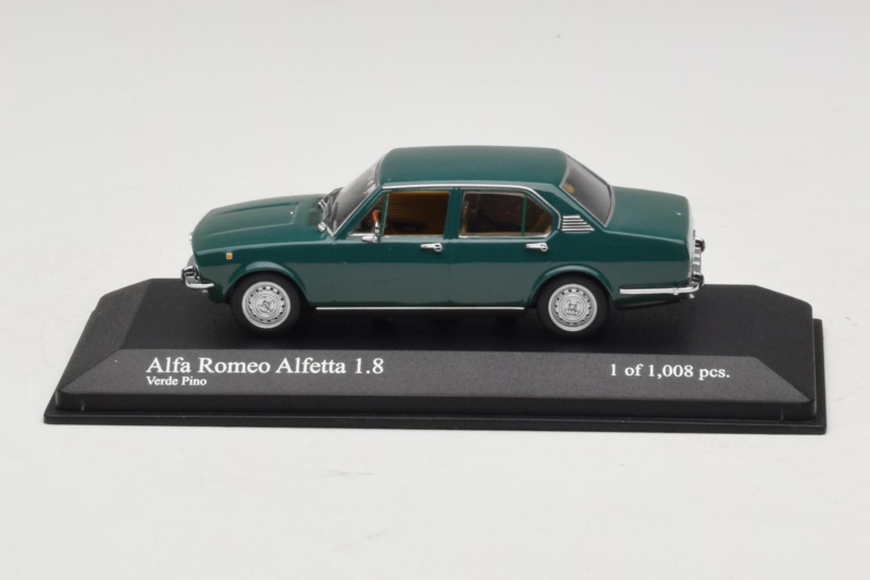 Alfa Romeo Alfetta 1.8 グリーン Minichamps 1:43 400120204 メタル