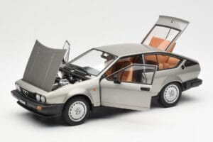 Alfa Romeo Alfetta GTV 2.0 グレーメタリック AUTOart 1:18 70147 メタル - 画像 2/8