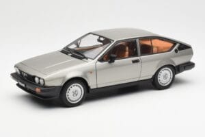 Alfa Romeo Alfetta GTV 2.0 グレーメタリック AUTOart 1:18 70147 メタル