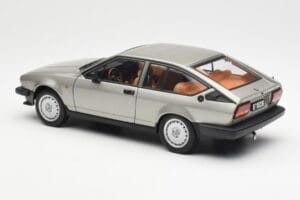 Alfa Romeo Alfetta GTV 2.0 グレーメタリック AUTOart 1:18 70147 メタル - 画像 7/8
