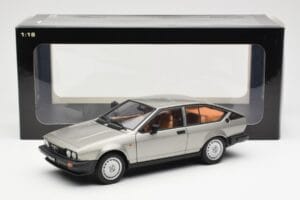 Alfa Romeo Alfetta GTV 2.0 グレーメタリック AUTOart 1:18 70147 メタル - 画像 8/8