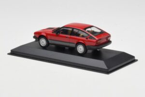 Alfa Romeo Alfetta GTV6 レッド Minichamps 1:43 400120140 メタル - 画像 3/4
