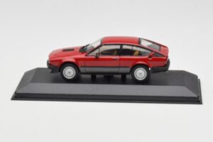 Alfa Romeo Alfetta GTV6 レッド Minichamps 1:43 400120140 メタル