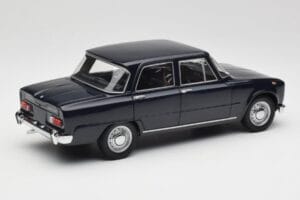 Alfa Romeo Giulia 1300 ブルー Minichamps 1:18 180120905 メタル - 画像 3/8
