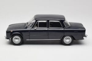 Alfa Romeo Giulia 1300 ブルー Minichamps 1:18 180120905 メタル - 画像 4/8