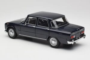 Alfa Romeo Giulia 1300 ブルー Minichamps 1:18 180120905 メタル - 画像 7/8