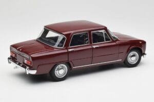 Alfa Romeo Giulia 1300 ダークレッド Minichamps 1:18 180120906 メタル - 画像 3/8