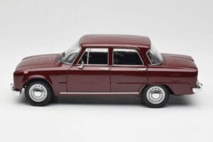 Alfa Romeo Giulia 1300 ダークレッド Minichamps 1:18 180120906 メタル - 画像 4/8