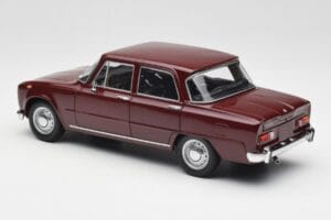 Alfa Romeo Giulia 1300 ダークレッド Minichamps 1:18 180120906 メタル - 画像 7/8