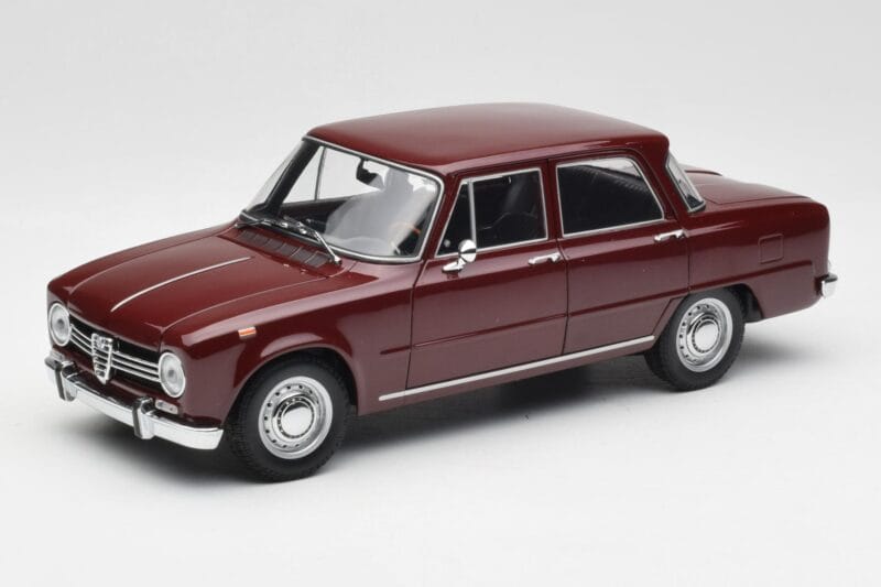 Alfa Romeo Giulia 1300 ダークレッド Minichamps 1:18 180120906 メタル