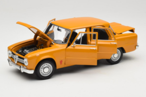 Alfa Romeo Giulia 1300 Super オレンジ Minichamps 1:18 180120900 メタル - 画像 2/8