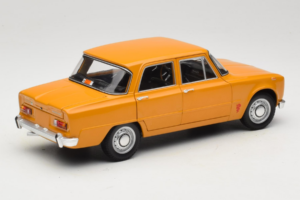 Alfa Romeo Giulia 1300 Super オレンジ Minichamps 1:18 180120900 メタル - 画像 3/8