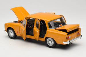 Alfa Romeo Giulia 1300 Super オレンジ Minichamps 1:18 180120900 メタル - 画像 5/8