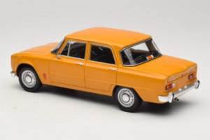 Alfa Romeo Giulia 1300 Super オレンジ Minichamps 1:18 180120900 メタル - 画像 7/8