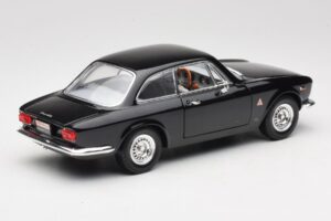 Alfa Romeo Giulia Sprint GTA ブラック Road Signature 1:18 92348 メタル - 画像 3/8