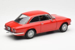 Alfa Romeo GT 1300 Junior LHD レッド AUTOart 1:18 70131 メタル - 画像 3/8