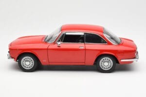 Alfa Romeo GT 1300 Junior LHD レッド AUTOart 1:18 70131 メタル - 画像 4/8