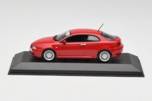 Alfa Romeo GT アルファレッド Minichamps 1:43 400120321 メタル