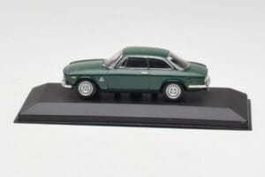 Alfa Romeo Giulia GTA 1300 Junior グリーン Minichamps 1:43 ALFA010 メタル