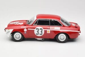 Alfa Romeo GTA 1300 Junior #33 T. Hezemans / G. van Lennep Division 1 Winners 4 Hours of Jarama 1972 Minichamps 1:18 15572123 - 画像 3/6