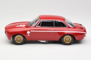 Alfa Romeo GTA 1300 Junior レッド Minichamps 1:18 155120020 メタル - 画像 3/6