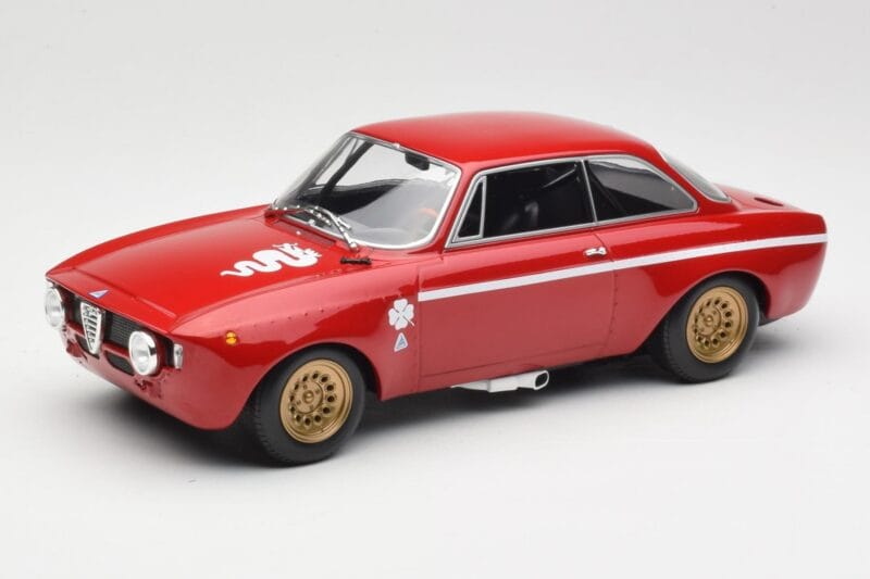Alfa Romeo GTA 1300 Junior レッド Minichamps 1:18 155120020 メタル
