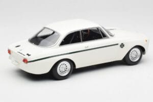 Alfa Romeo GTA 1300 Junior ホワイト Minichamps 1:18 155120021 メタル - 画像 2/6