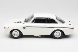 Alfa Romeo GTA 1300 Junior ホワイト Minichamps 1:18 155120021 メタル - 画像 3/6
