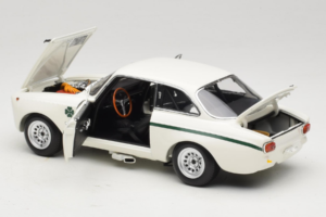 Alfa Romeo GTA 1300 Junior ホワイト Minichamps 1:18 100120501 メタル - 画像 5/8