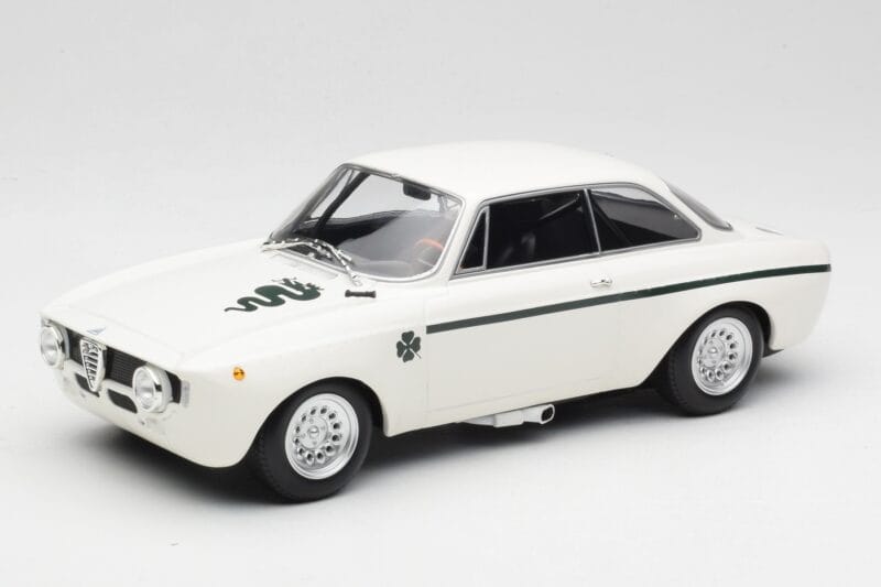 Alfa Romeo GTA 1300 Junior ホワイト Minichamps 1:18 155120021 メタル