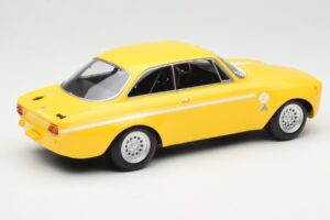 Alfa Romeo GTA 1300 Junior イエロー Minichamps 1:18 155120024 メタル - 画像 3/6