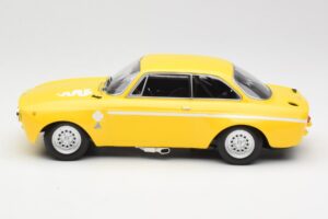 Alfa Romeo GTA 1300 Junior イエロー Minichamps 1:18 155120024 メタル - 画像 5/6