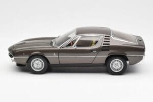 Alfa Romeo Montreal ブラウンメタリック AUTOart 1:18 70173 メタル - 画像 4/8
