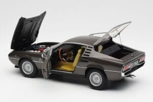 Alfa Romeo Montreal ブラウンメタリック AUTOart 1:18 70173 メタル - 画像 5/8