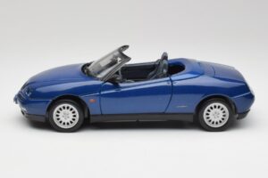 Alfa Romeo Spider 916 ペリウィンクルブルー Maisto 1:18 50308 メタル - 画像 3/7