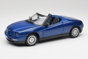 Alfa Romeo Spider 916 ペリウィンクルブルー Maisto 1:18 50308 メタル