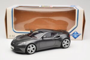 Artega GT Grey Metallic Revell 1:18 09024 メタル - 画像 8/8